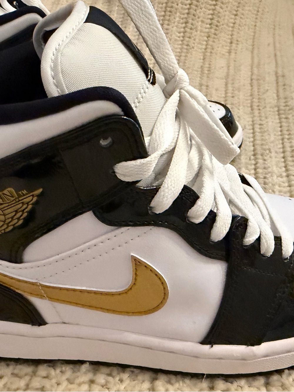 Air Jordan 1 Mid SE (Black, White, Metallic Gold)